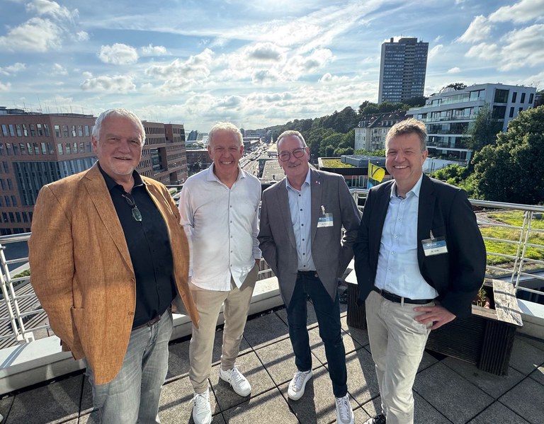 Gruppenbild.jpg Gruppenbild.jpg